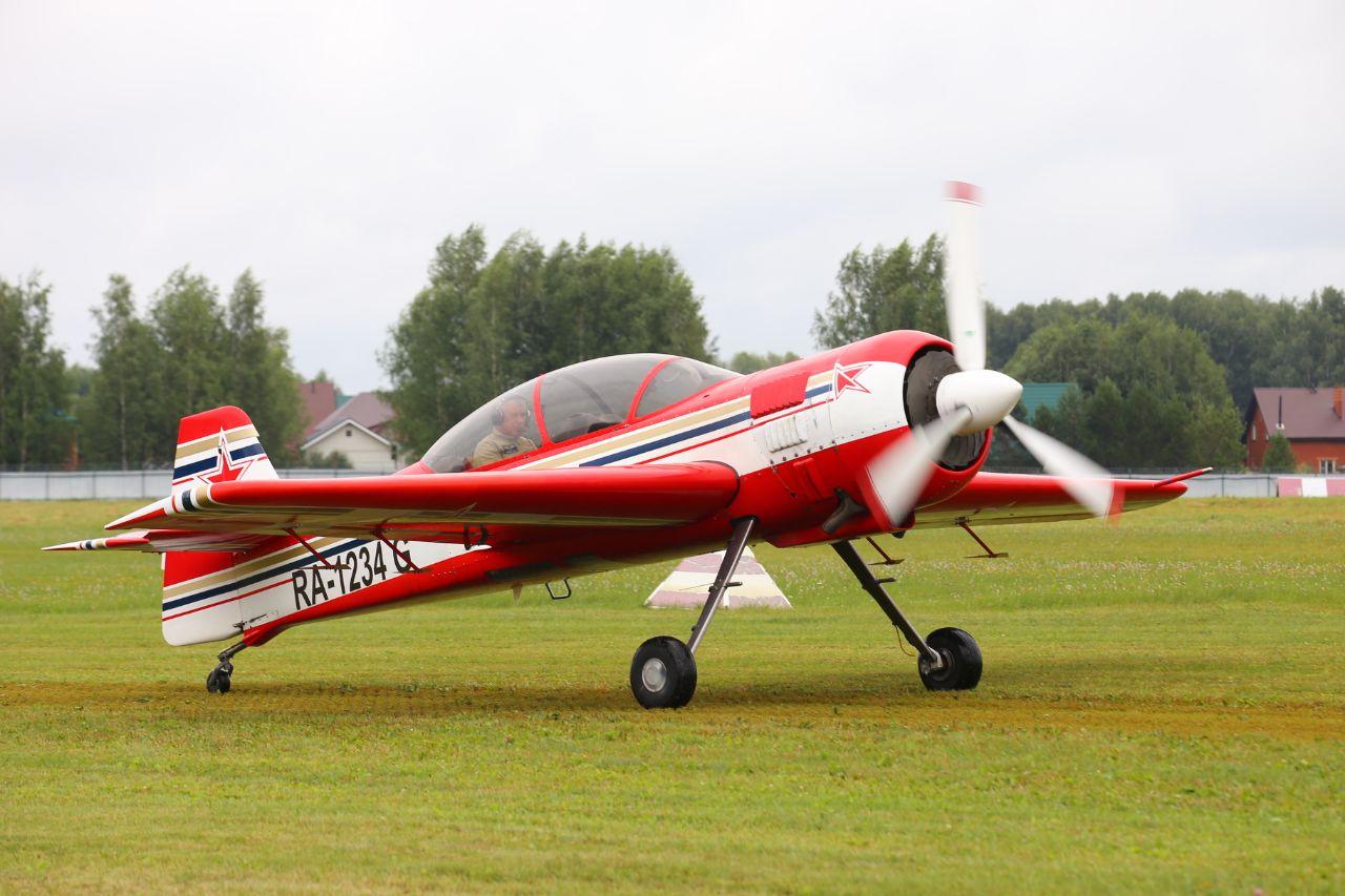 Фото В Новосибирске завершилось грандиозное авиашоу: завораживающие кадры самолётов и вертолётов в небе 12